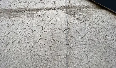 不適合セラミック塗料のために生じたヒビ