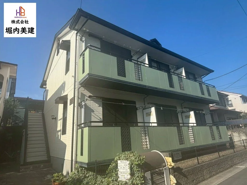 【船橋市前原西】オリーブグリーンがアクセントの落ち着いた雰囲気のアパート外壁塗装